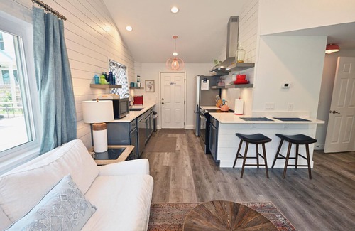 Navarre Cottage | Peaceful Waterfront Cottage