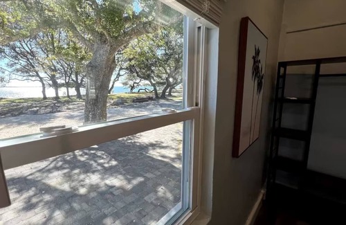 Navarre Cottage | Peaceful Waterfront Cottage