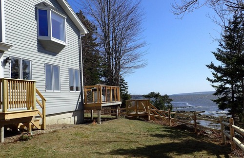 Ellsworth House | Peaceful, Waterfront Home Near Acadia. Amazing Sunsets. Reserve now for 2026.