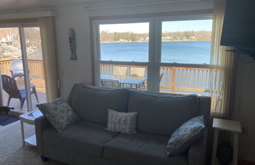 Custer House | Peaceful Waterfront Retreat