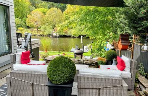 Lyme House | Peaceful, waterfront retreat-private dock/kayaks.