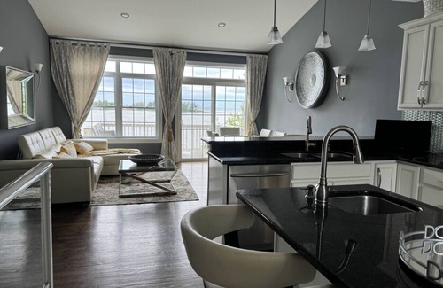 Sterling House | Peaceful Waterfront Stay – Stunning Lake Ontario Sunset Views + Pet Friendly