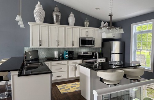 Sterling House | Peaceful Waterfront Stay – Stunning Lake Ontario Sunset Views + Pet Friendly