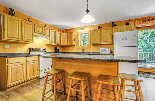 Wautoma Cabin | Peaceful Wautoma Retreat w/Deck on 10 Acres!