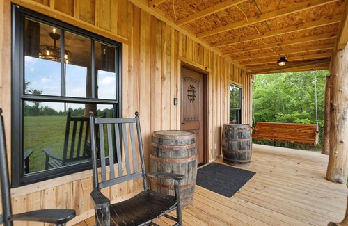 Rogers Cabin | Peaceful Western Style Cabin near Muir Valley!