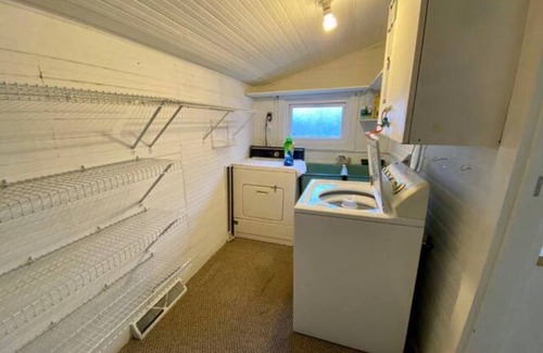 Robertsdale House | Peaceful Whiting Full Home Near Lakes, Parks, Chicago, and Hammond