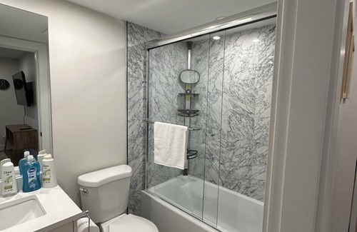 Hastings House | Peacefull/Quiet 1 Bedroom Basement Suite
