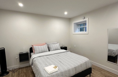 Hastings House | Peacefull/Quiet 1 Bedroom Basement Suite