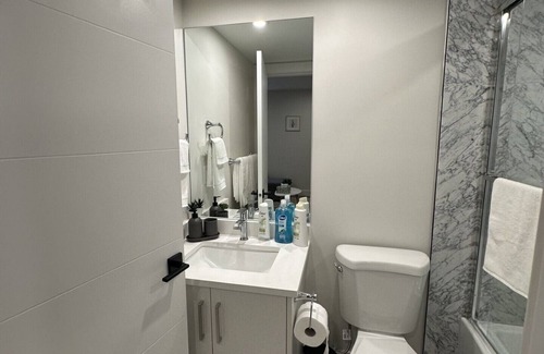Hastings House | Peacefull/Quiet 1 Bedroom Basement Suite