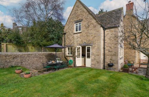 Ampney Crucis House | Peach Cottage