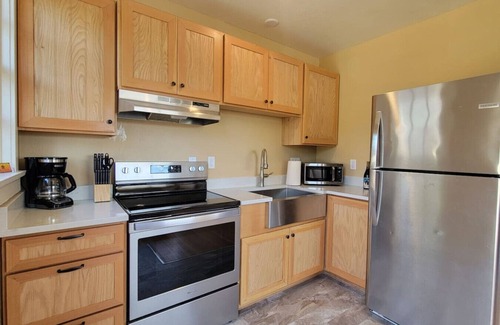 Medford Apartment | Peach Street Inn Suite 6 | Sleeps 4