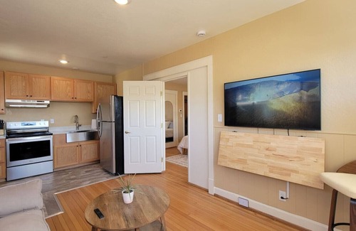 Medford Apartment | Peach Street Inn Suite 6 | Sleeps 4