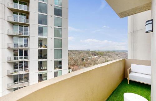 Colonial Homes Apartment | Peachtree Palace
