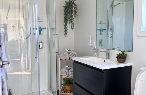 Stratford House | Peachy on Pembroke - Everything and more, stunning mountain view