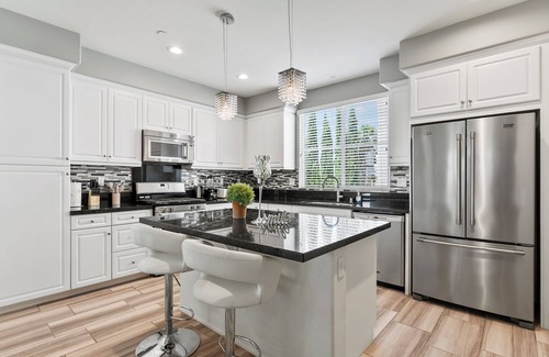 Mira Loma Condo | Peacock Court Sanctuary Elegant 3BR Home in Eastvale, CA 30-Day Min Stay #42123