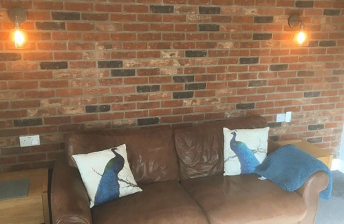Harleston House | Peacock Lodge - Holiday Home, ideal for exploring Norfolk & Suffolk.