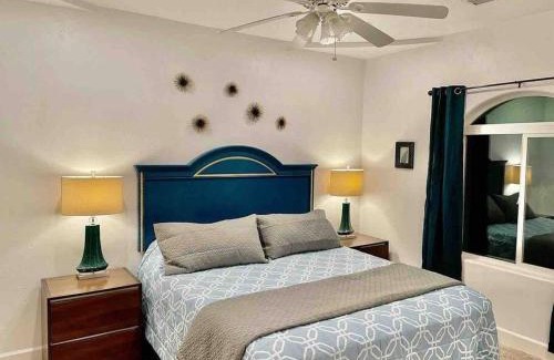 Ahwahnee House | Peacock Suite Hot Tub Sleeps up to 4 Bbq