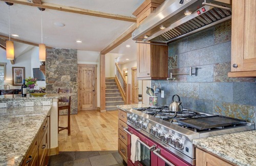 Boulder Ridge House | Peak 8 Luxury- 6Bed/6.5Baths Sleeps 14 in 11 beds, Hot tub, Sauna & Pool table