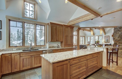 Boulder Ridge House | Peak 8 Luxury- 6Bed/6.5Baths Sleeps 14 in 11 beds, Hot tub, Sauna & Pool table