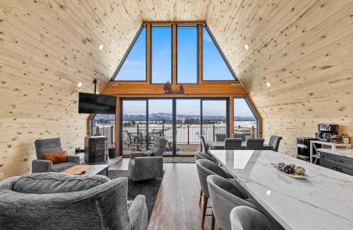 Donnelly House | Peak-A-View - Beautiful pet friendly A-frame on 2 acres w/panoramic views and trailer parking