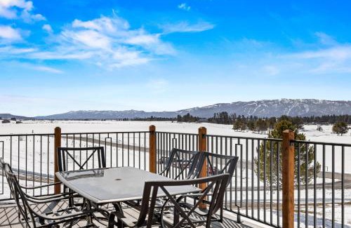Donnelly House | Peak-A-View - Beautiful pet friendly A-frame on 2 acres w/panoramic views and trailer parking