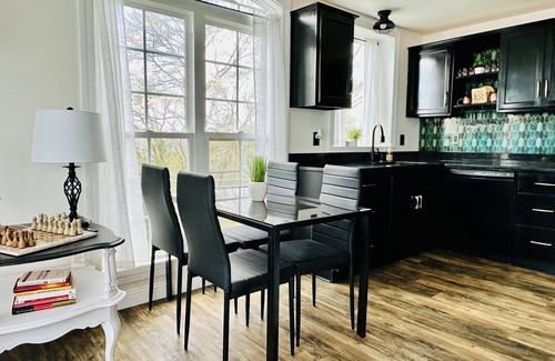 Brasstown House | Peak-A-View Mountain Retreat: Cozy 2BR Getaway with Breathtaking Mountain Views!