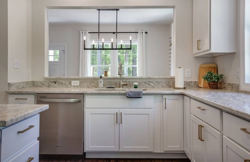 Apex House | Peak City Perfection- Apex Downtown Walkable, Park Views, Big Yard, Large Groups