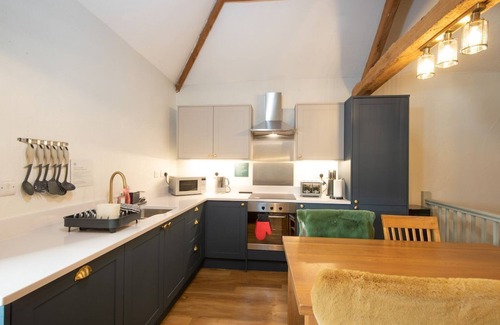 Crowdecote Cottage | Peak District country cottage with free EV charging