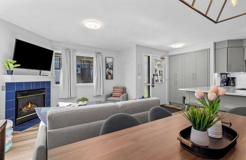 Harvie Heights House | Peaks & Comfort- hot tub, free parking, King bed, AC, 2BR, sleeps 8