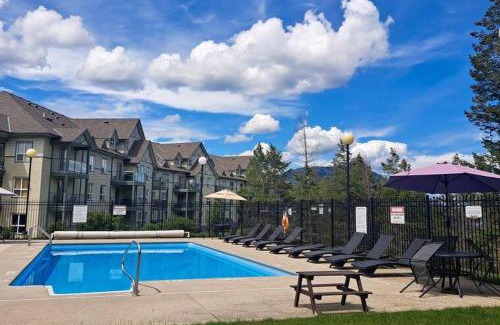East Kootenay Apartment | Peaks of Radium by StayIn