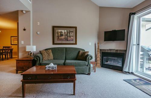 East Kootenay Apartment | Peaks of Radium by StayIn