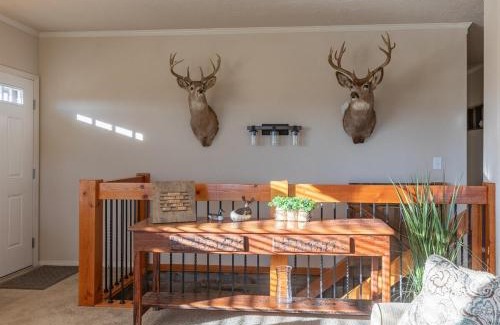 Etna House | Peaks Paradise - Mtn Views - Hot tub - Game room