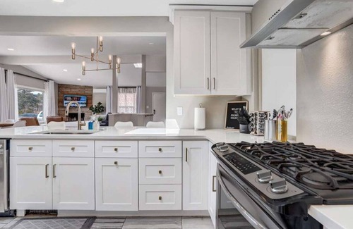 West Colorado Springs House | PeakView Family Lux! Man Cave, Hot Tub & BBQ