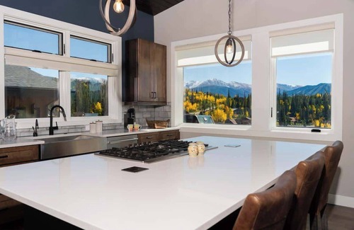 Rendezvous Ski Chalet | Peakview Paradise | Cozy Winter Park Hot Tub