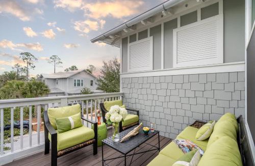 Santa Rosa Beach House | Pearl by AvantStay Idyllic Seaside Getaway w 2 Large Decks Lush Garden