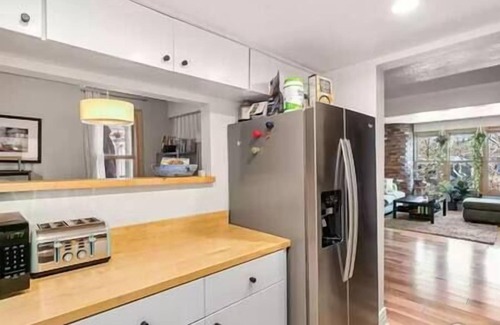 Downtown House | Pearl St Townhouse 2 bed/2 bath
