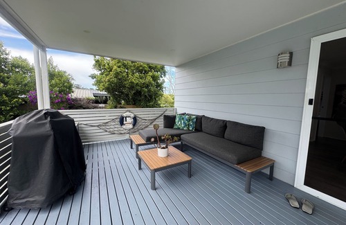 Culburra Beach Cottage | Pearly Shells Beach Cottage-5 min walk to Beach and restaurants - pet friendly