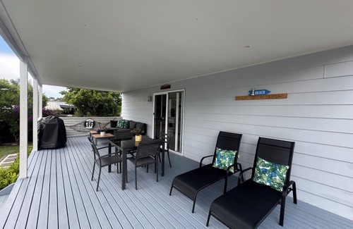 Culburra Beach Cottage | Pearly Shells Beach Cottage-5 min walk to Beach and restaurants - pet friendly