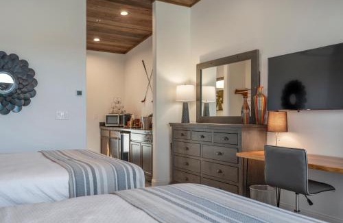 Camdenton Hotel | Pebble Bay Club Suites