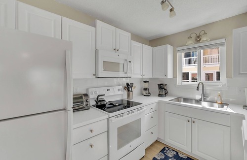 Emerald Isle Condo | Pebble Beach I101 - 1BR and Poolside!