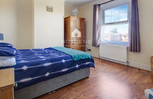 Walton on the Naze House | Pebble Cottage - A modern end of terraced house conveniently located to both Walton and Frinton