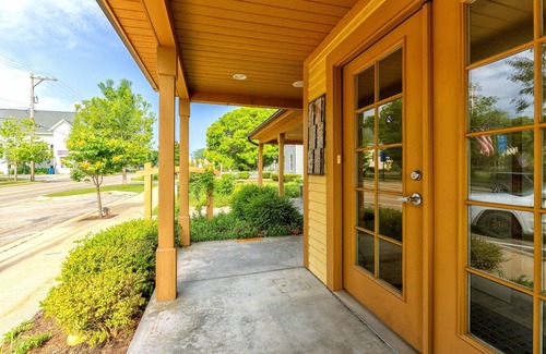 Douglas Condo | Pebble Hideaway-downtown Douglas and close to beach!