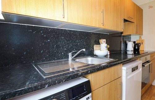 Rustington Cottage | PEBBLE PLACE, pet friendly, country holiday cottage in Rustington