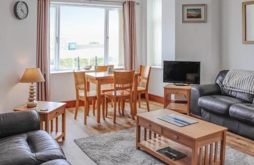 Dinas Dinlle Apartment | Pebbles - Ukc6950