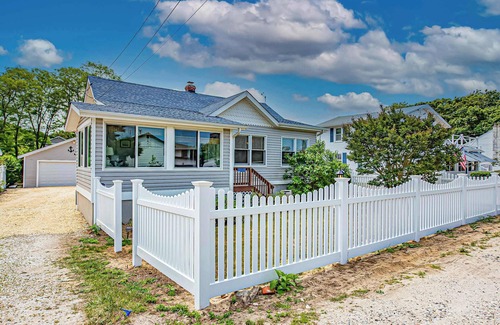 Peconic House | Peconic Sound Beach Home Backyard & Vineyards