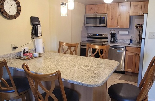 Snowshoe Condo | Pedal & Powder Retreat @ Silver Creek! 2 Bedroom Ski In/Out, Night Skiing, Pool