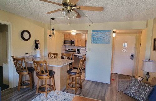 Snowshoe Condo | Pedal & Powder Retreat @ Silver Creek! 2 Bedroom Ski In/Out, Night Skiing, Pool