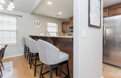 Bentonville House | Pedalpoint - MTB Friendly - 1 mi to Coler Trails