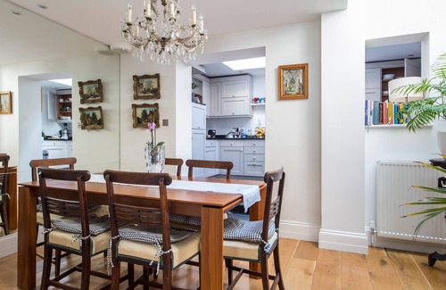 Campden Apartment | Peel Street III by onefinestay
