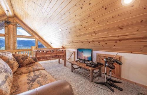 Castle Glen Estates House | Pegasus Luxe Mnt Retreat Stunning Views & Hot Tub
